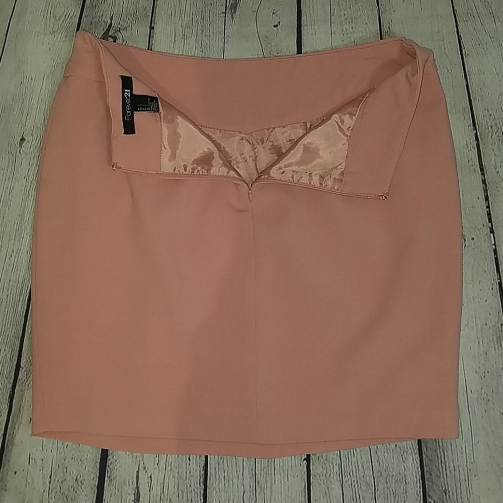 FOREVER 21 Lg pink skirt - Picture 3 of 6